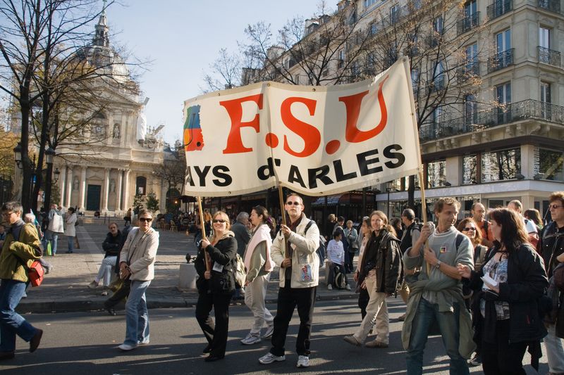 devant la Sorbonne