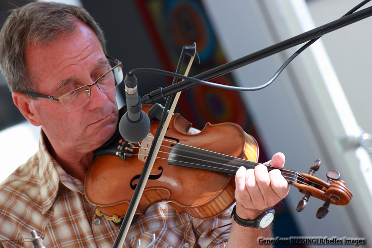 Violoniste Davide Roland du groupe Trio