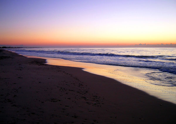 Plage de Hammamet  l'aube (TUNISIE)