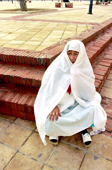 Femme de Kairouan (TUNISIE)